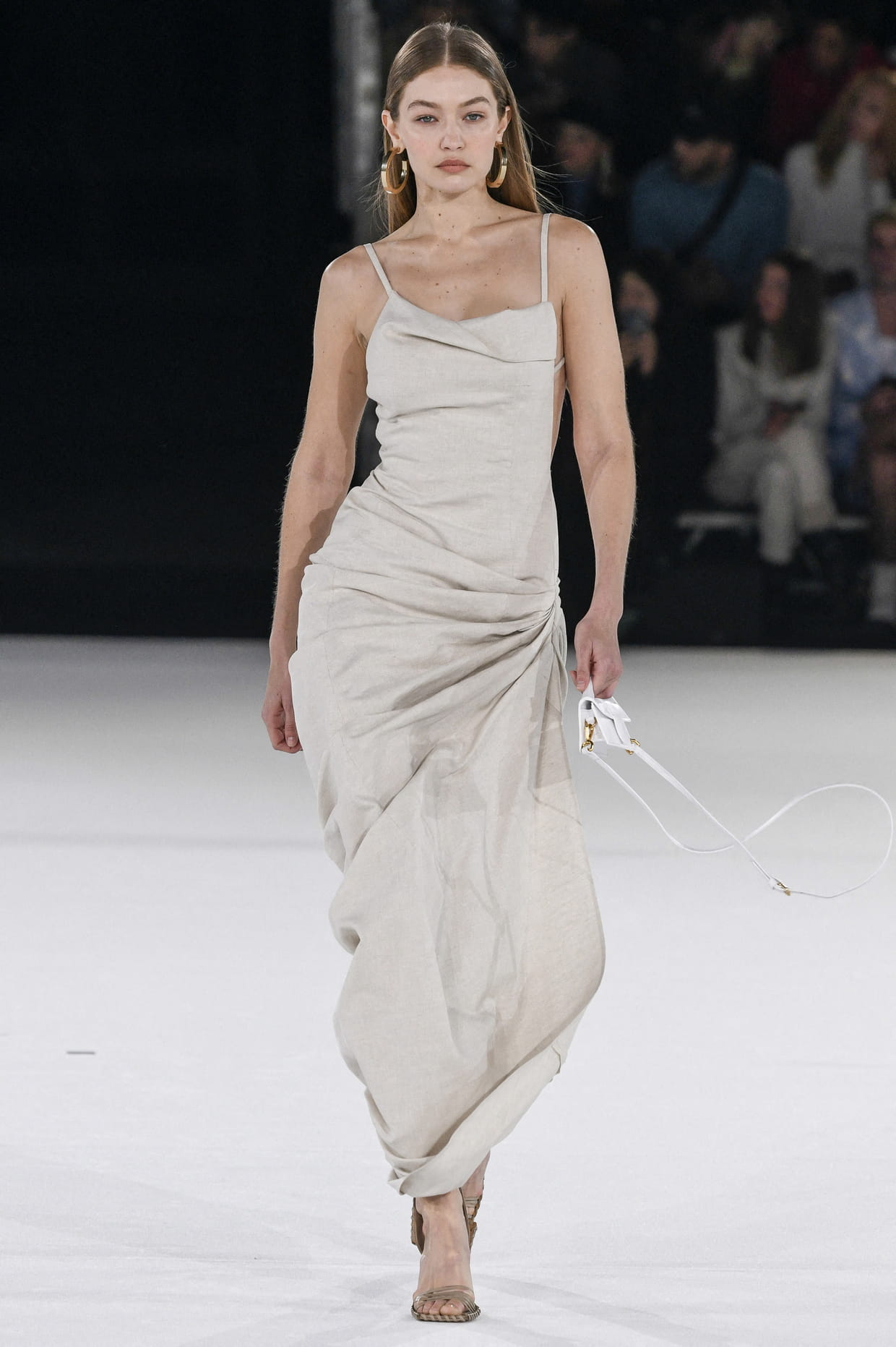 robe-jacquemus-832lny-1.jpg